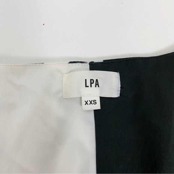 LPA Dolman Wrap Top in Austin Print - Picture 4 of 7